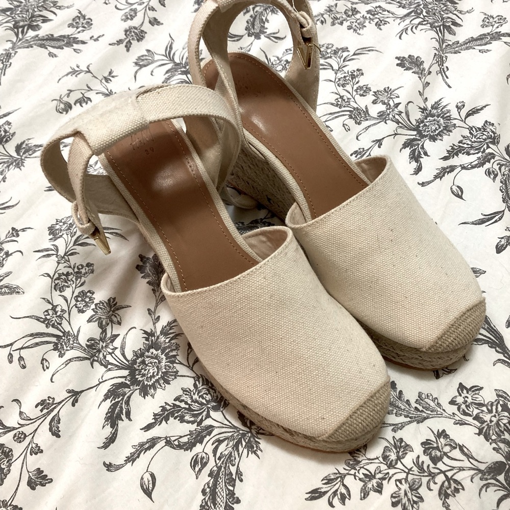 White Wedges